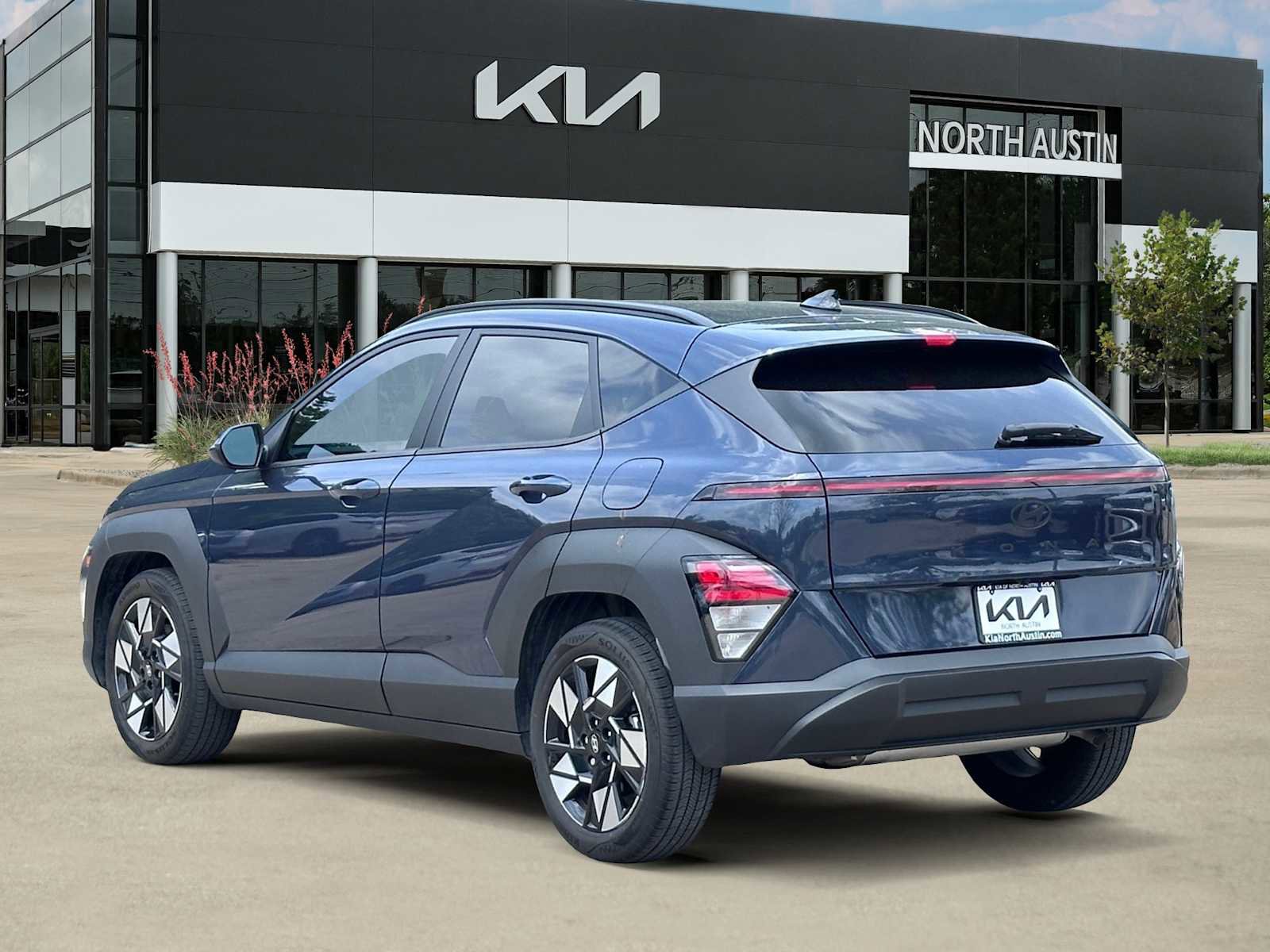Used 2024 Hyundai Kona SEL FWD image 4