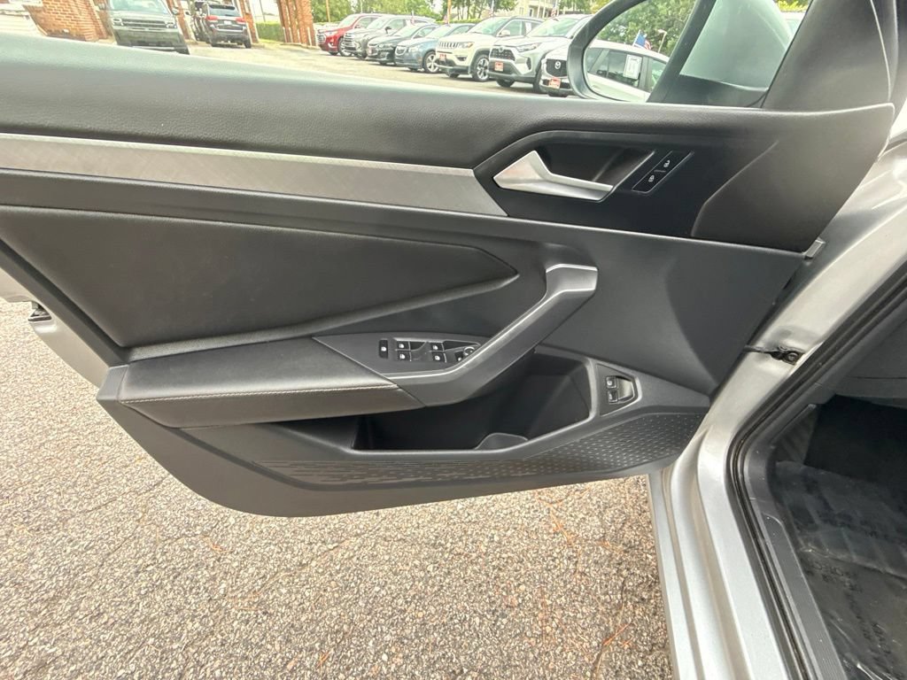 Used 2023 Volkswagen Jetta SE FWD image 15