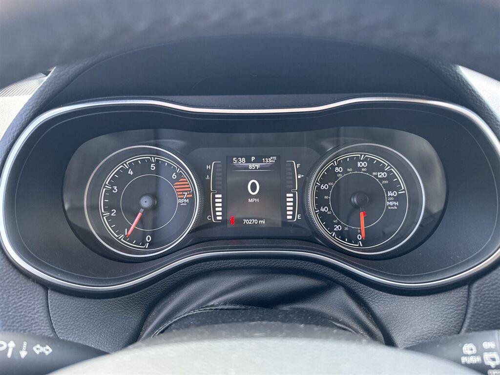 Used 2019 Jeep Cherokee Latitude w/ Cold Weather Group FWD image 23