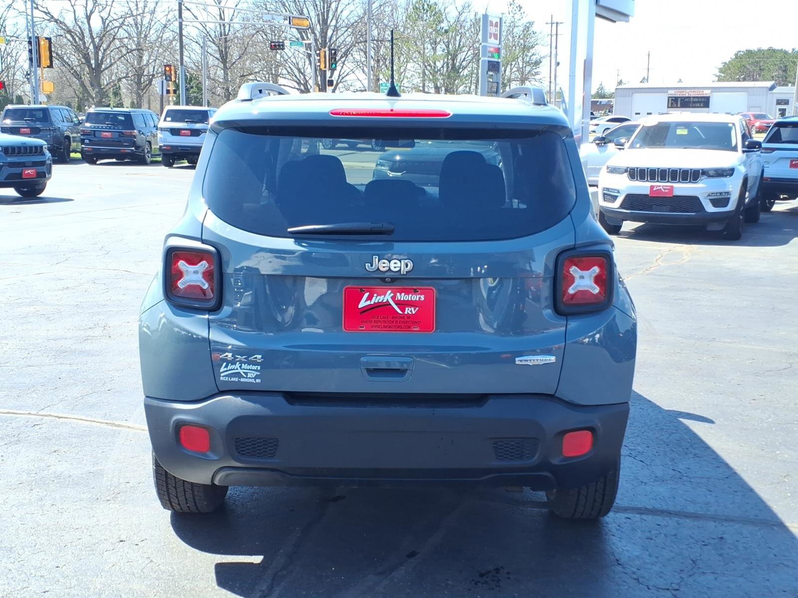 Used 2018 Jeep Renegade Latitude w/ Cold Weather Group AWD/4WD image 5