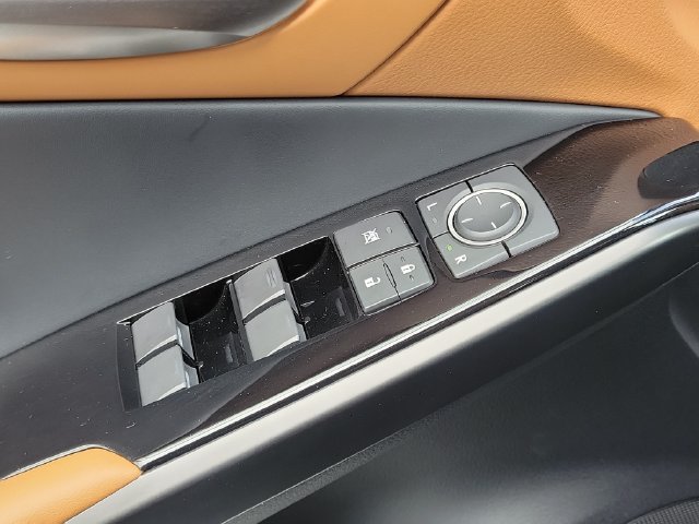 Used 2025 Lexus IS 350 F Sport w/ Accessory Package 2 RWD image 18