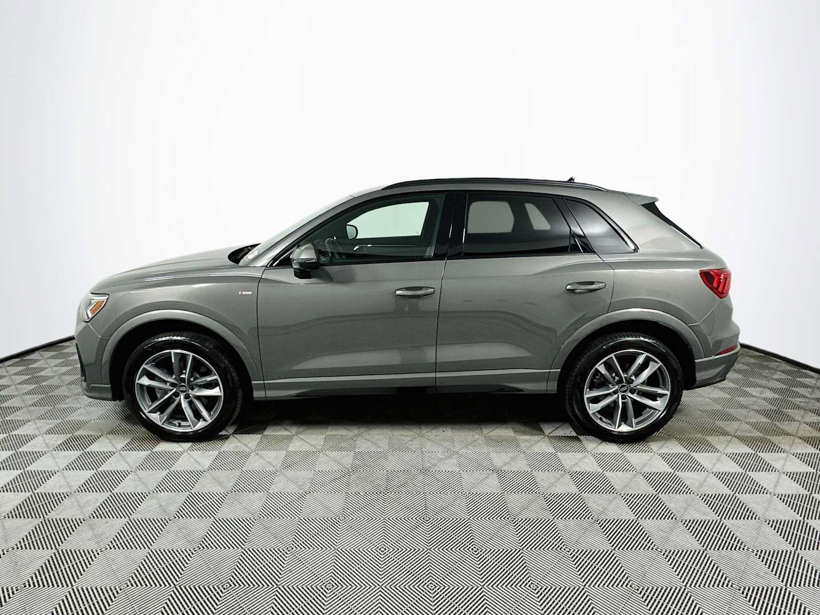 Certified 2023 Audi Q3 2.0T Premium w/ Black Optic Sport Package AWD/4WD image 4