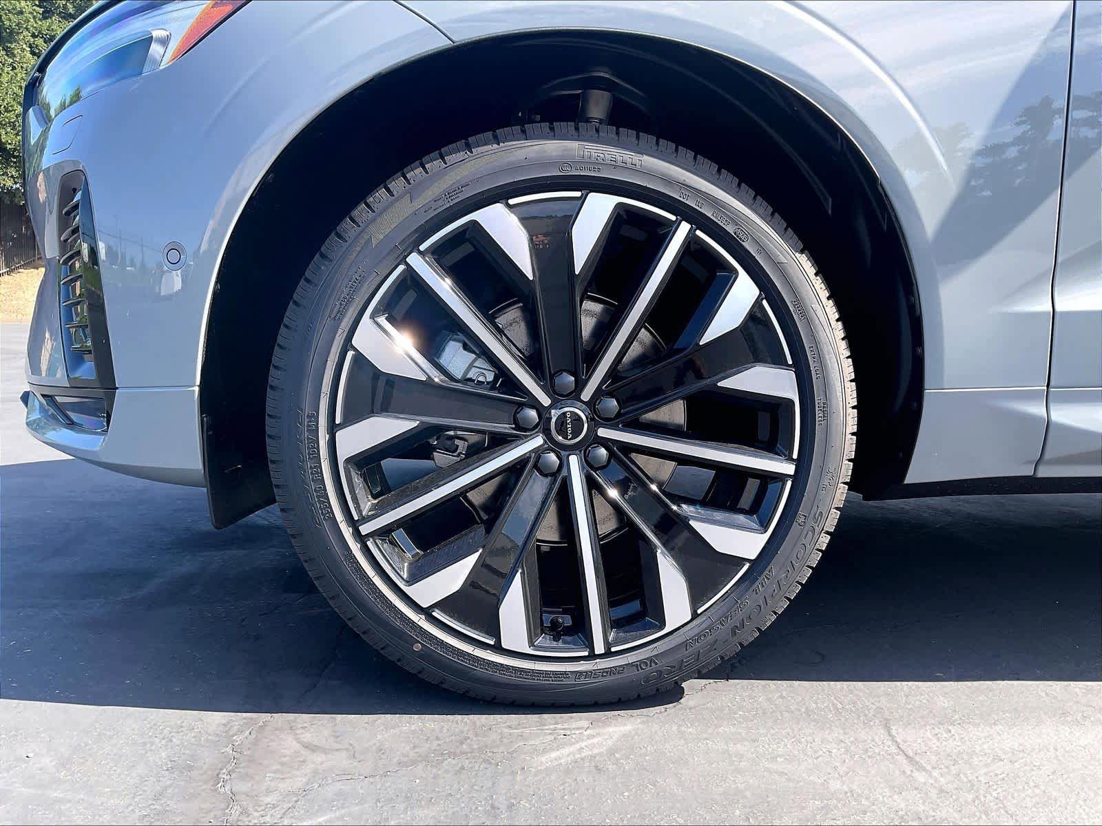 New 2026 Volvo XC60 B5 Ultra w/ Climate Package AWD/4WD image 14