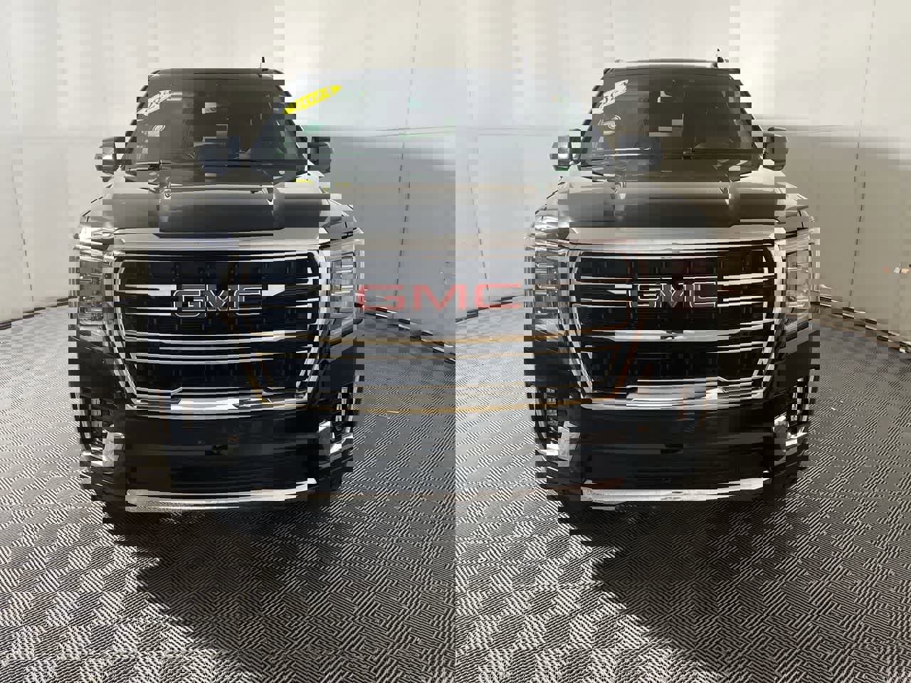 Used 2024 GMC Yukon XL SLT image 3