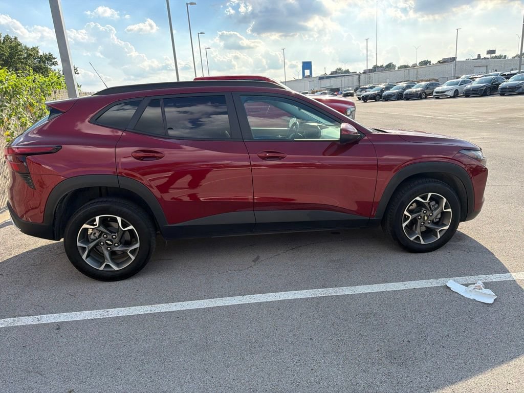 Used 2024 Chevrolet Trax LT w/ Driver Confidence Package FWD image 4