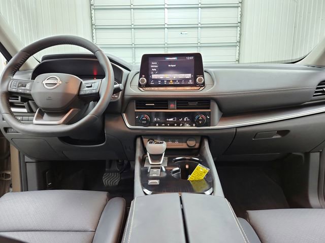 Used 2025 Nissan Rogue SV w/ SV Premium Package image 27