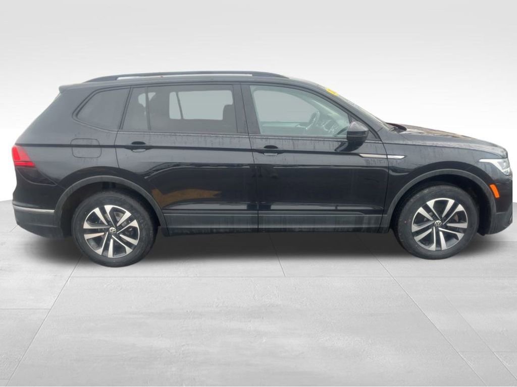 Used 2024 Volkswagen Tiguan S image 3