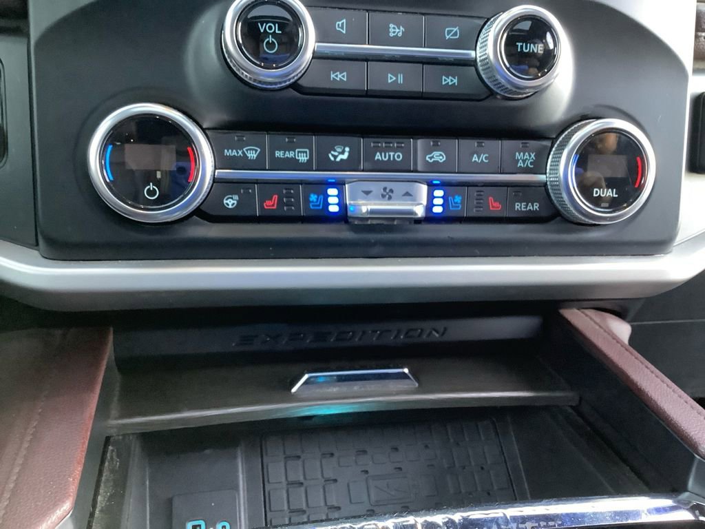 Used 2024 Ford Expedition Limited image 27