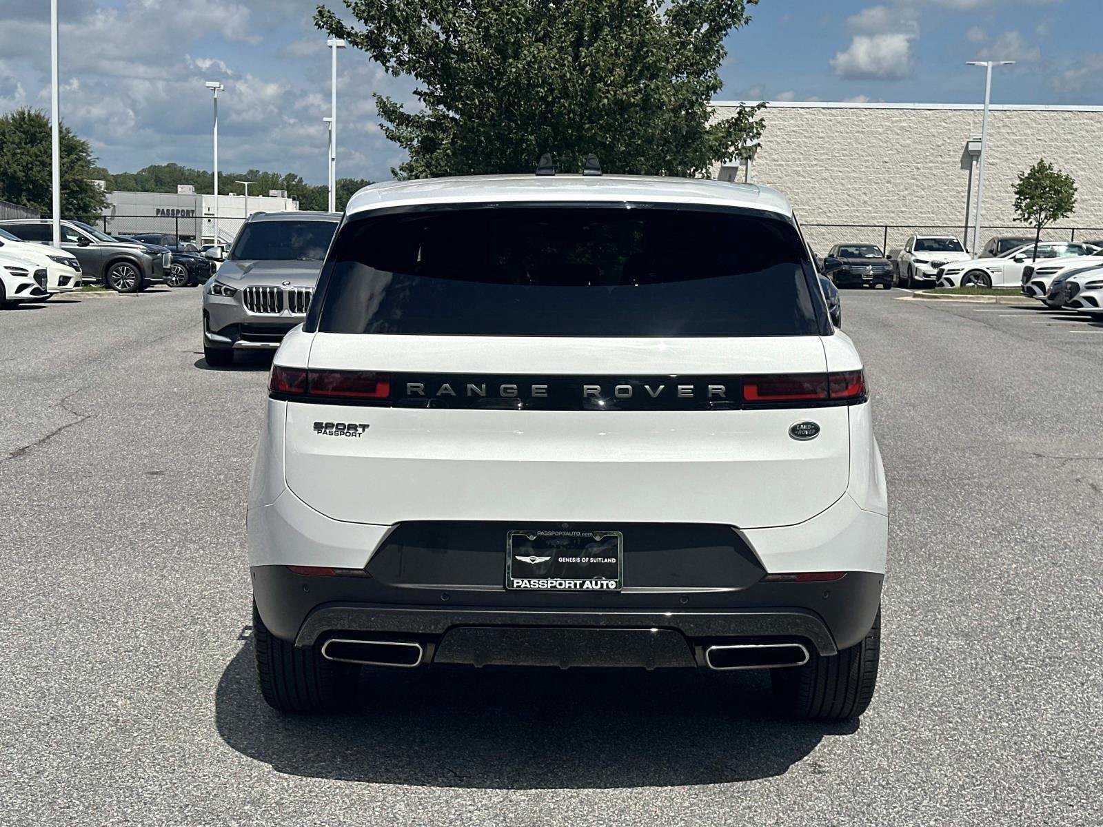 Used 2023 Land Rover Range Rover Sport SE AWD/4WD image 4