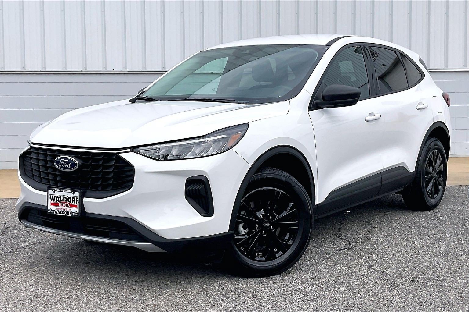 Used 2025 Ford Escape Active AWD/4WD image 2