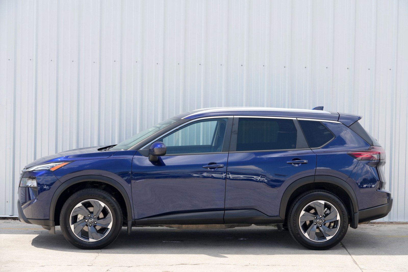 Used 2024 Nissan Rogue SV w/ SV Premium Package image 43