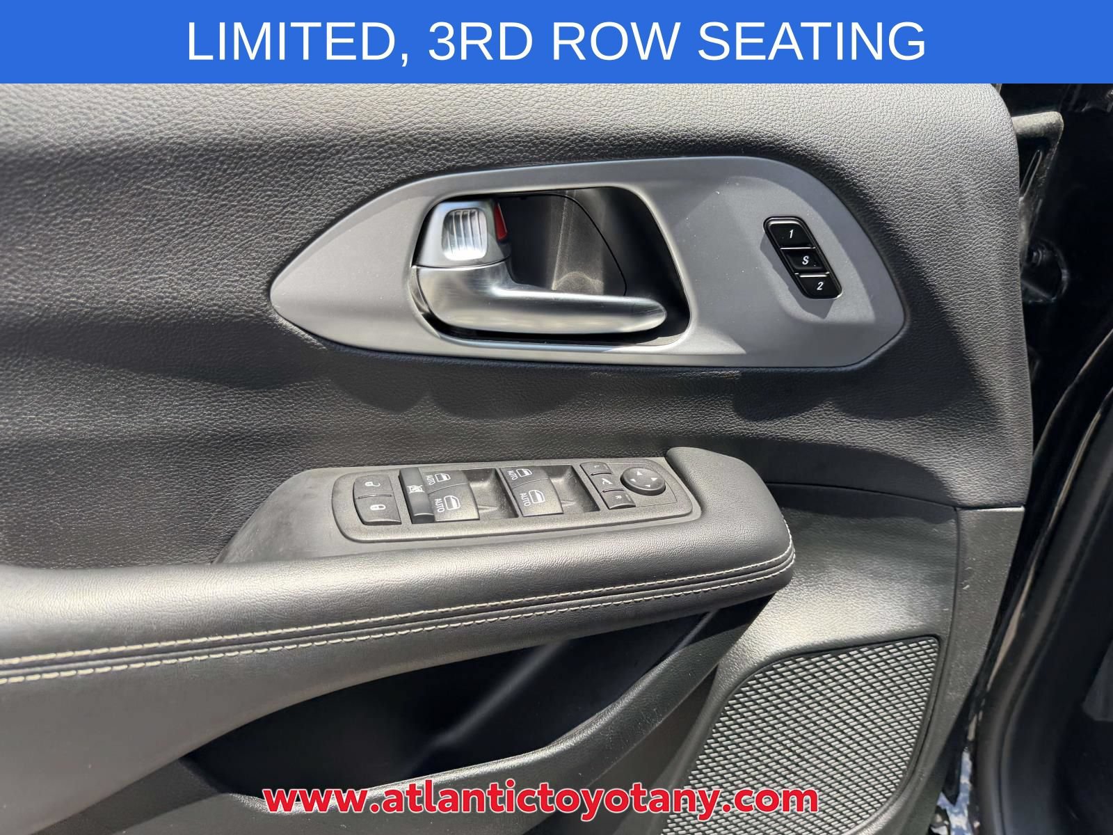 Used 2025 Chrysler Pacifica Limited FWD image 26