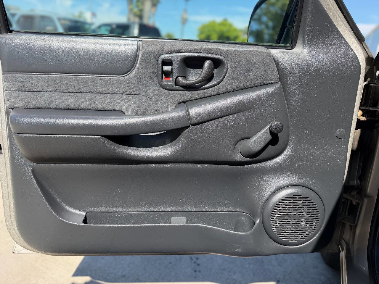 Used 2000 Chevrolet S10 Pickup LS w/ Preferred Equipment Group RWD image 14