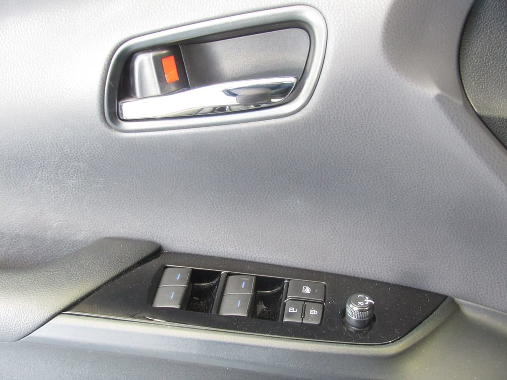 Certified 2019 Toyota Prius Prime Advanced w/ Carpet Mat Package FWD image 34