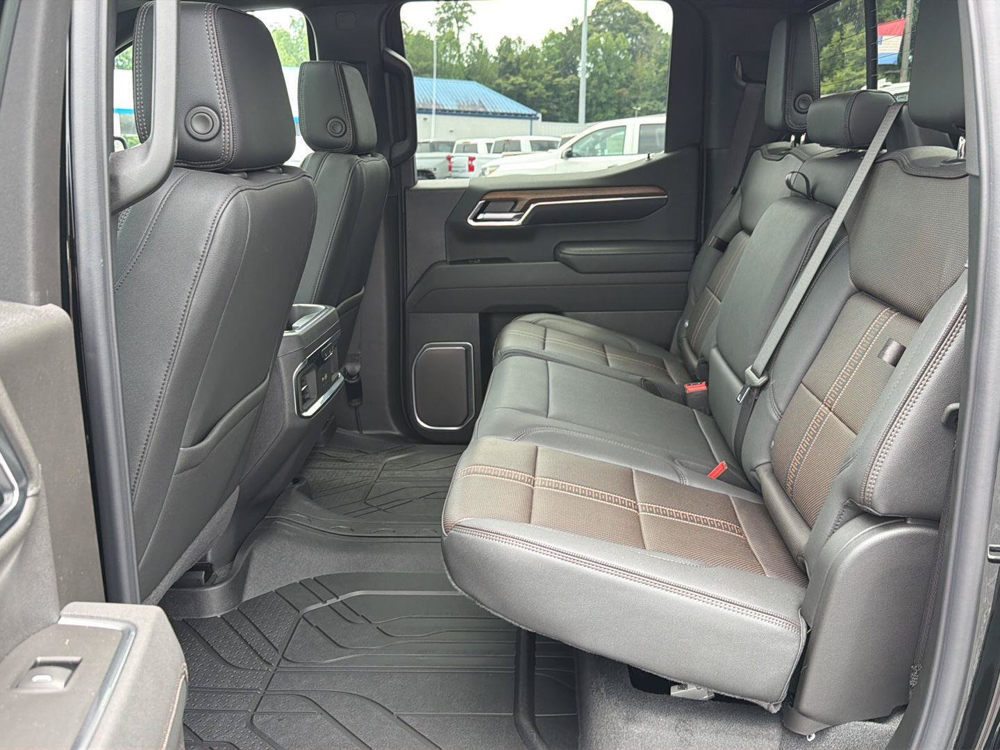 New 2026 Chevrolet Silverado 1500 High Country w/ High Country Premium Package AWD/4WD image 11