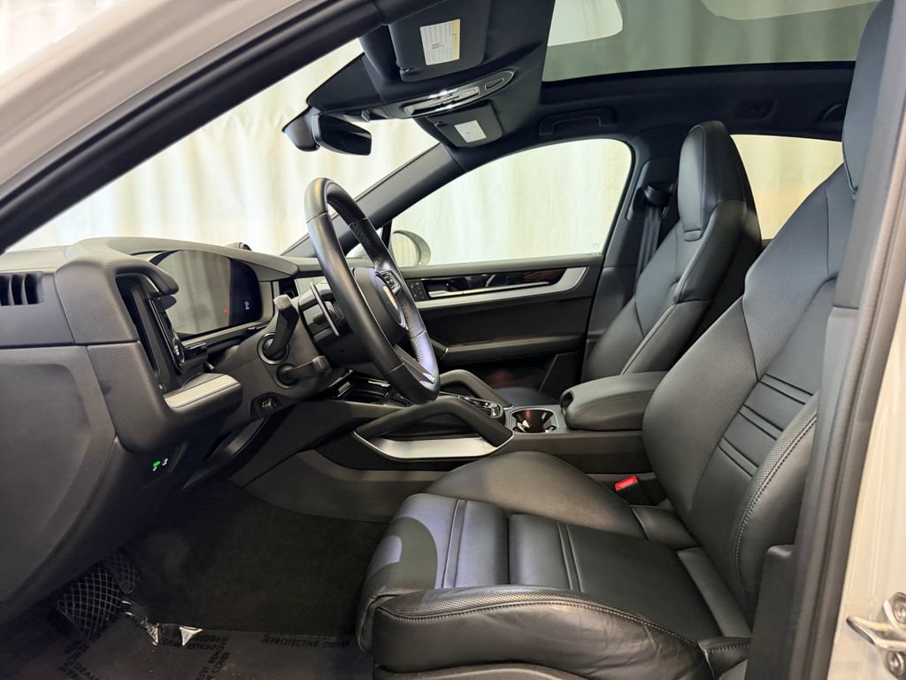 Certified 2024 Porsche Cayenne Coupe AWD/4WD image 5