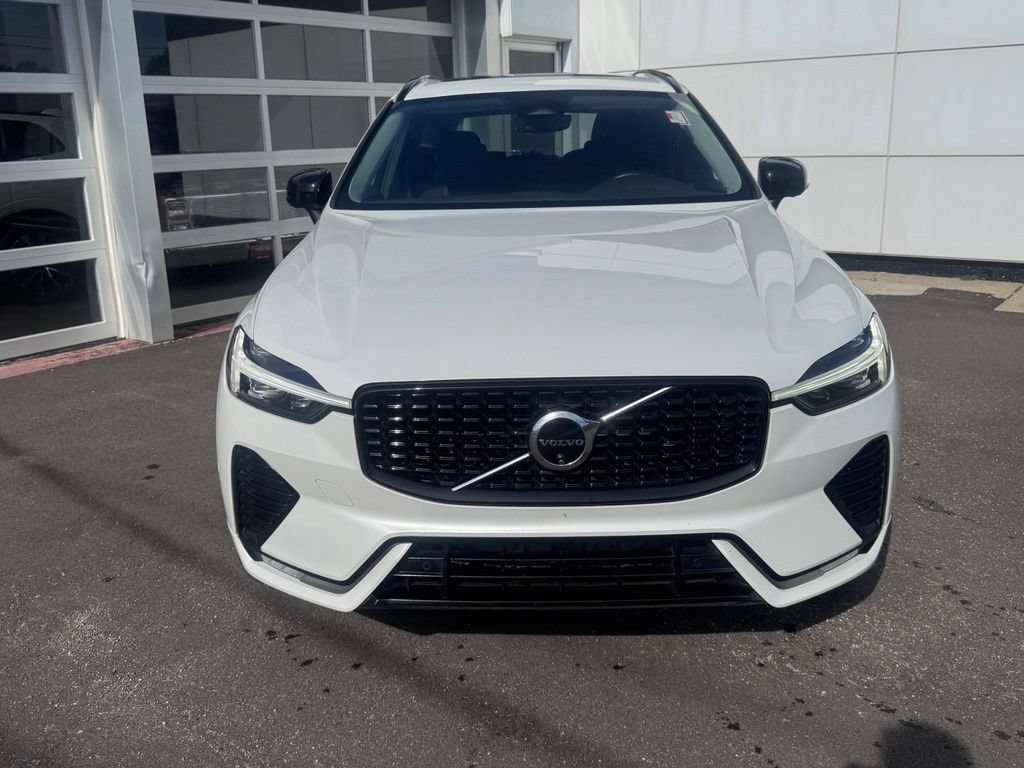 Used 2025 Volvo XC60 B5 Plus AWD/4WD image 12