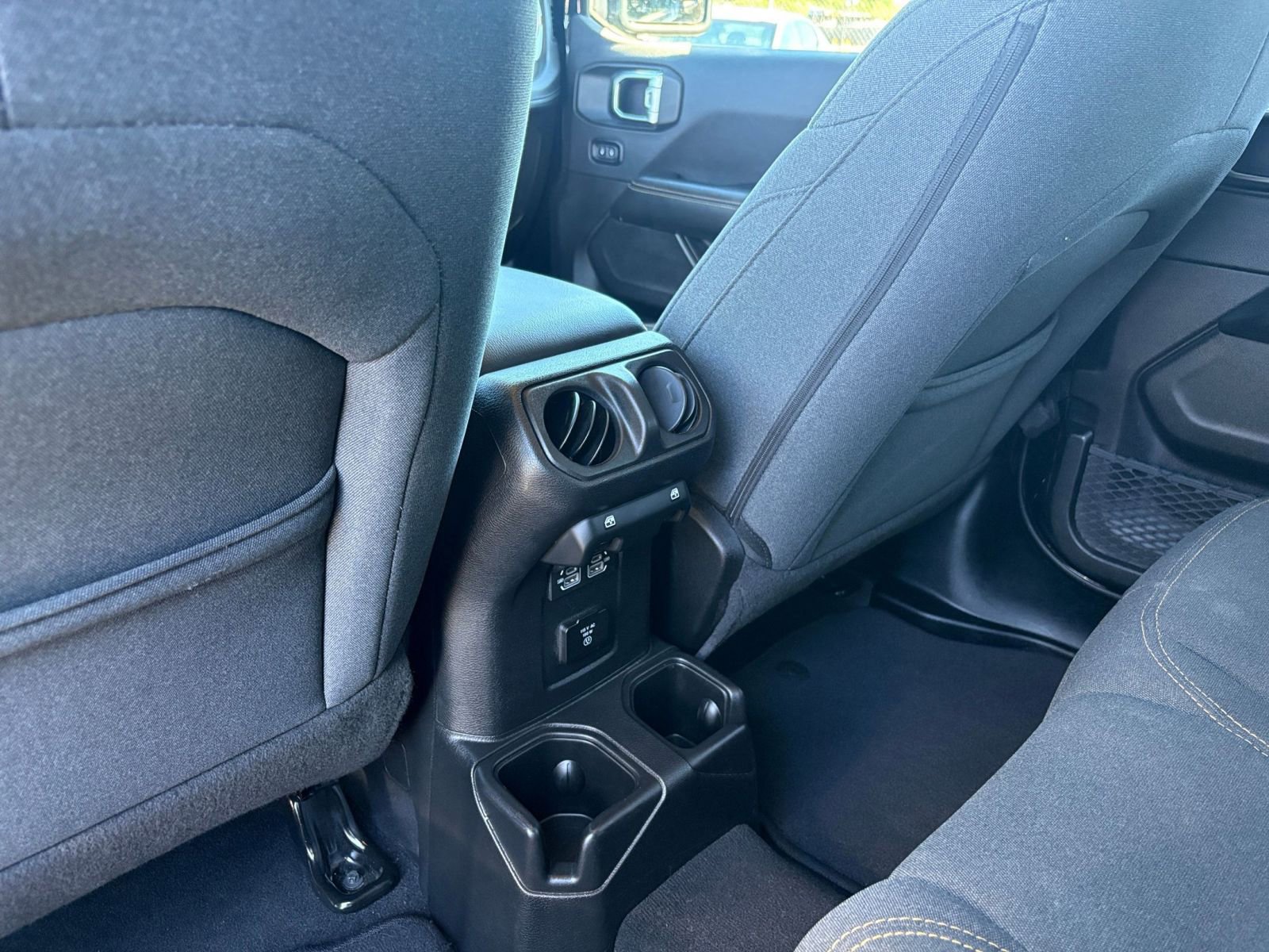 Used 2025 Jeep Wrangler Sahara AWD/4WD image 22