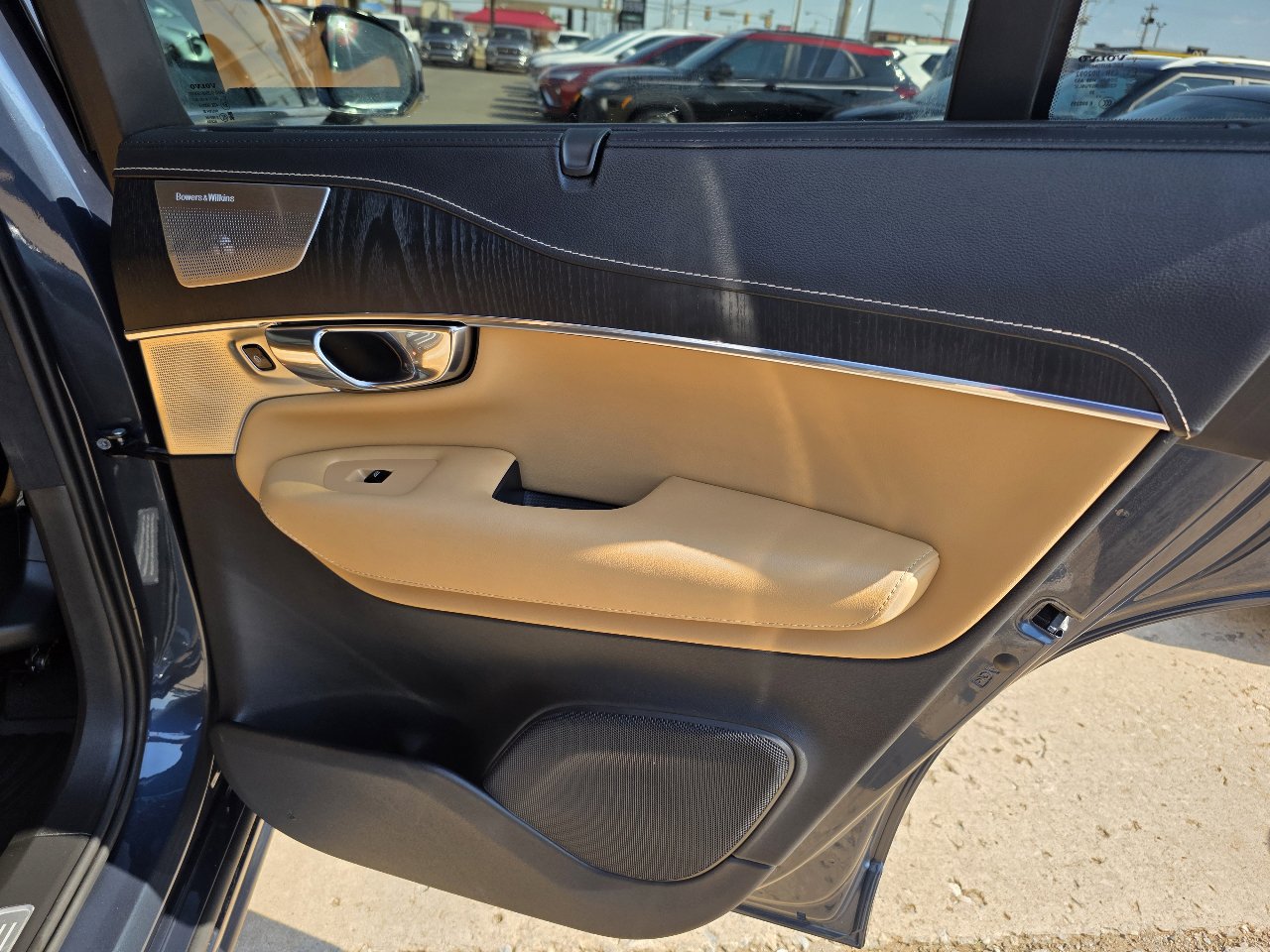 Used 2021 Volvo XC90 T8 Inscription w/ Lounge Package image 21