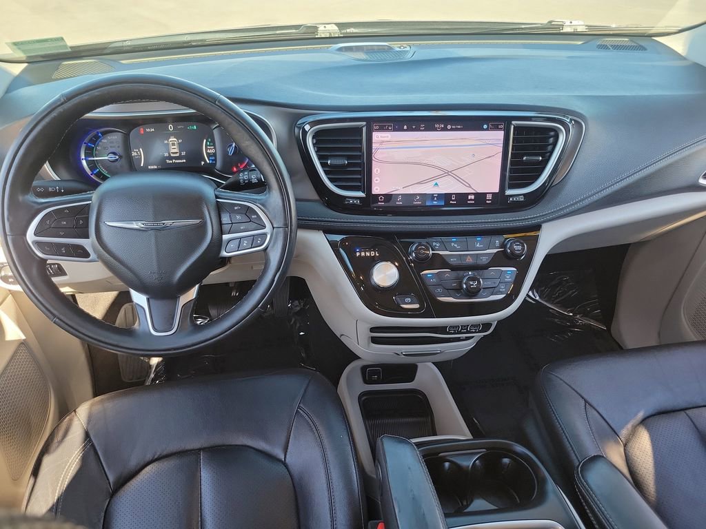 Used 2022 Chrysler Pacifica Touring-L w/ Uconnect Theater Family Group video 4