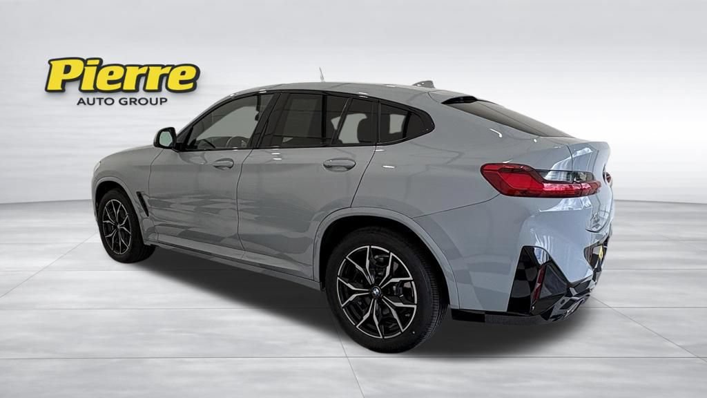 Used 2024 BMW X4 xDrive30i AWD/4WD image 2