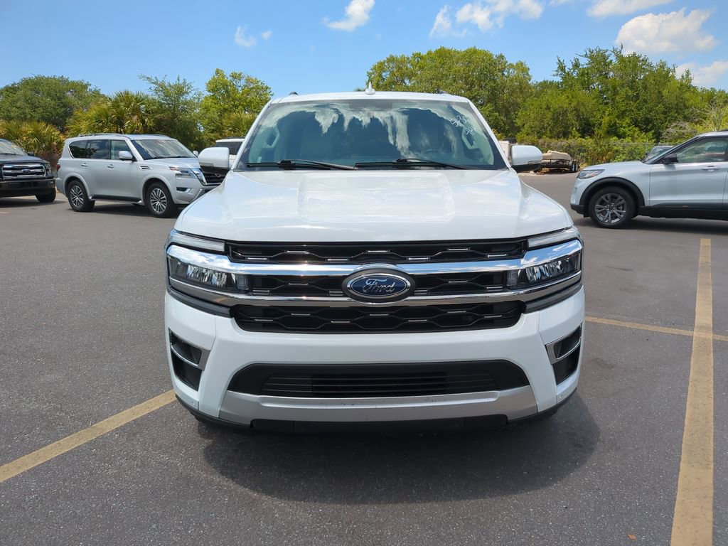 Used 2024 Ford Expedition Limited AWD/4WD image 2