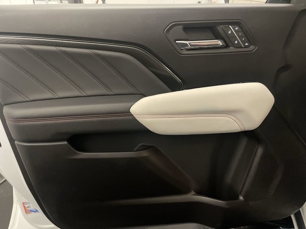 Used 2024 GMC Canyon AT4X AWD/4WD image 17