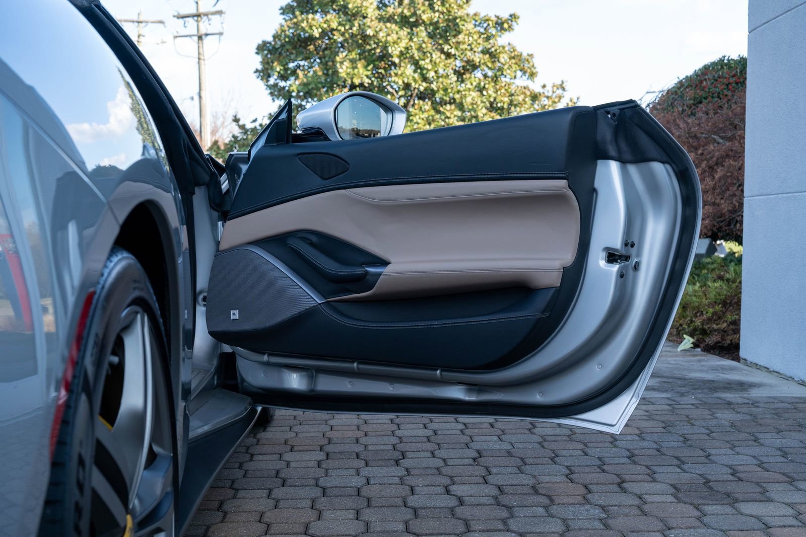 Used 2019 Ferrari Portofino image 51