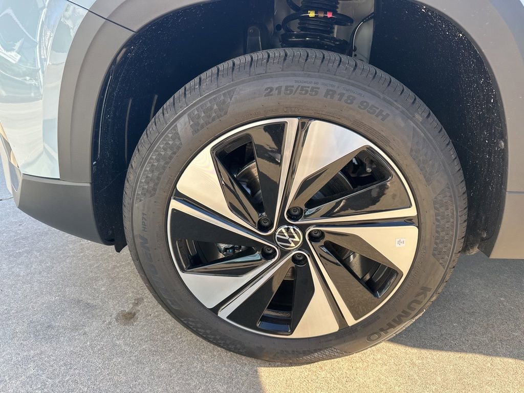 New 2026 Volkswagen Taos SE image 26