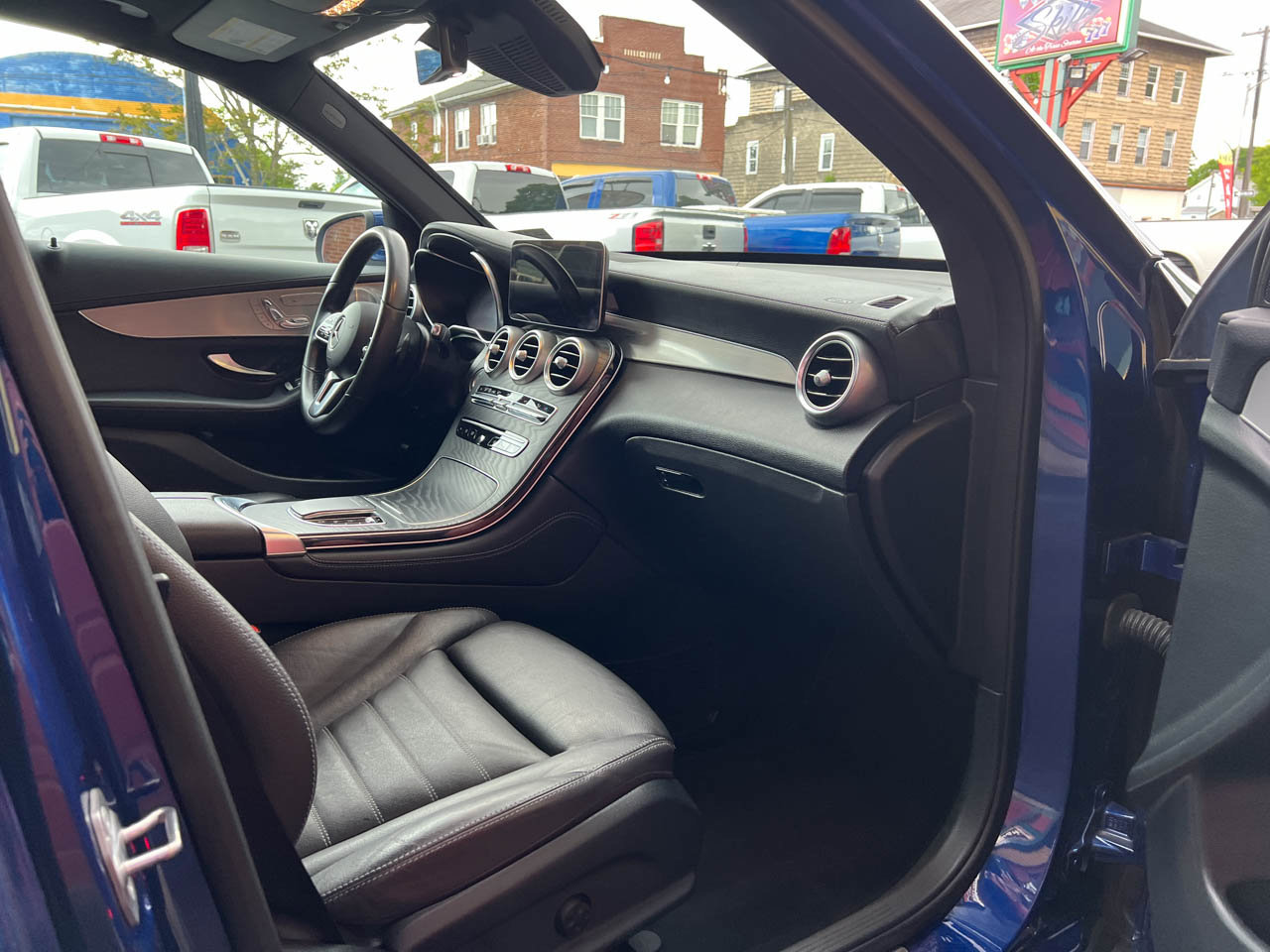 Used 2020 Mercedes-Benz GLC 300 4MATIC w/ Driver Assistance Package image 22