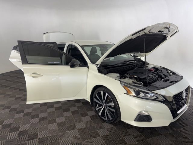 Used 2020 Nissan Altima 2.5 SR FWD image 14