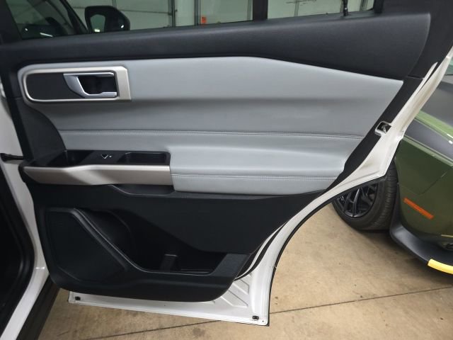 Used 2023 Ford Explorer XLT w/ Equipment Group 202A image 8