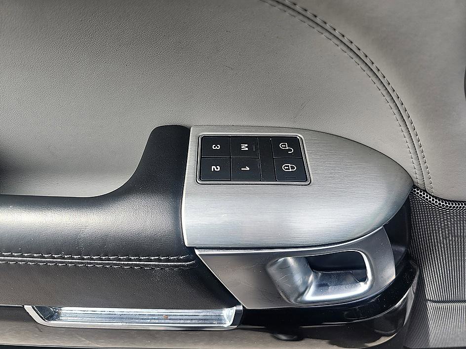 Used 2020 Land Rover Range Rover Sport SVR AWD/4WD image 12