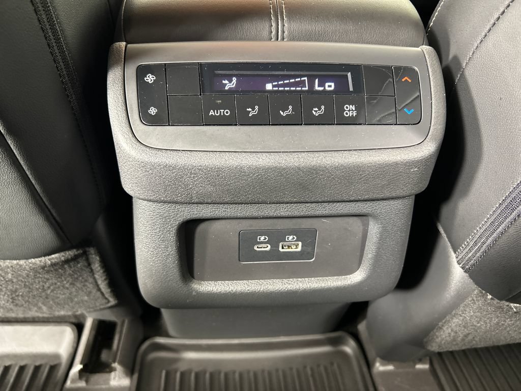 Used 2023 Nissan Pathfinder SL AWD/4WD image 18