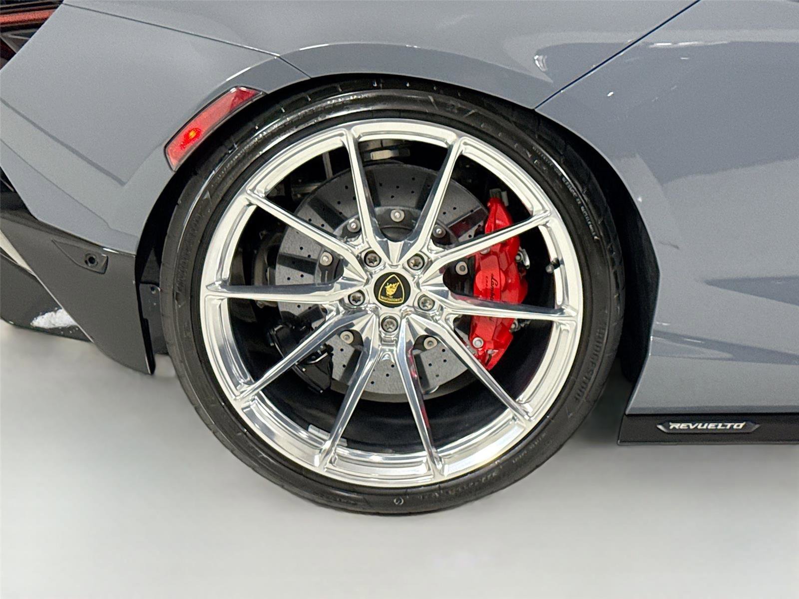 Used 2025 Lamborghini Revuelto image 38