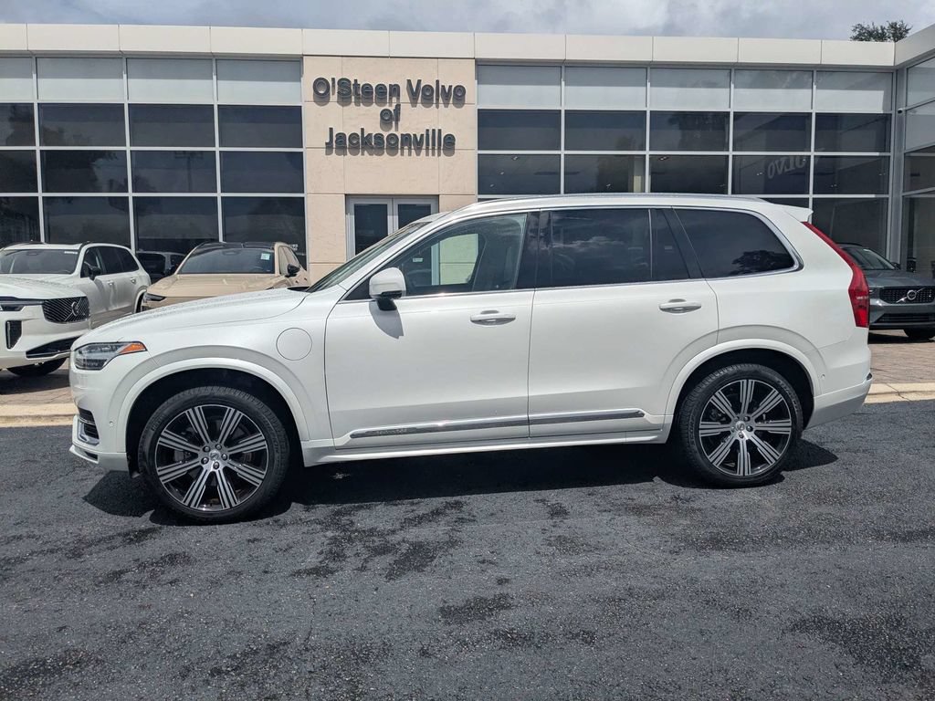 Certified 2023 Volvo XC90 T8 Plus AWD/4WD image 3