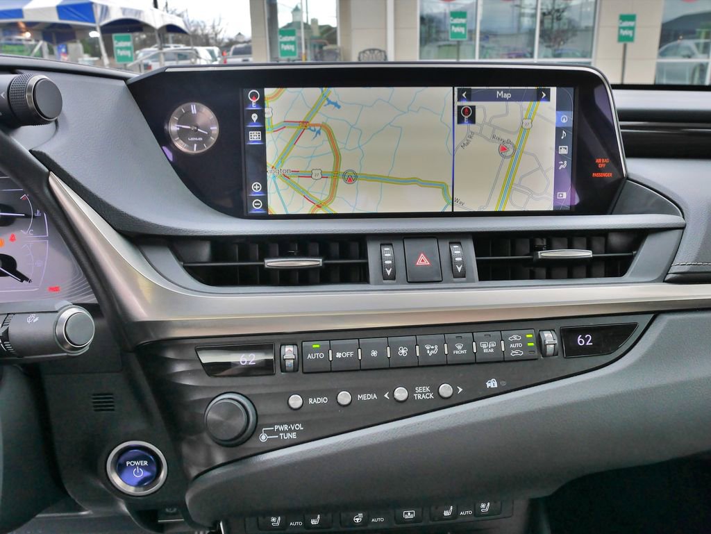 Used 2019 Lexus ES 300h w/ Accessory Package 2 image 31