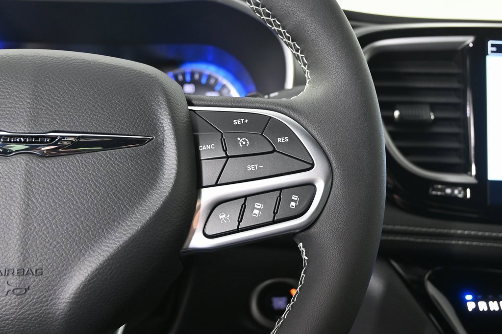 New 2026 Chrysler Pacifica Select image 37