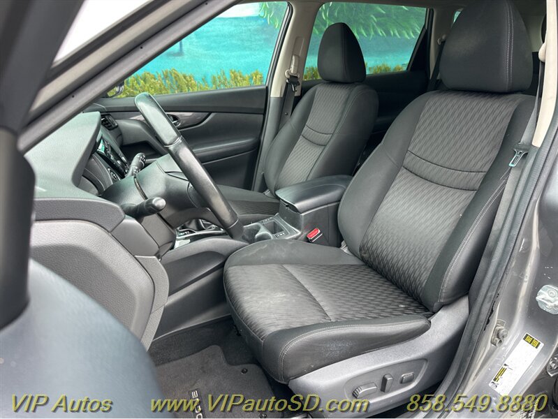 Used 2018 Nissan Rogue SV w/ Premium Package FWD image 8