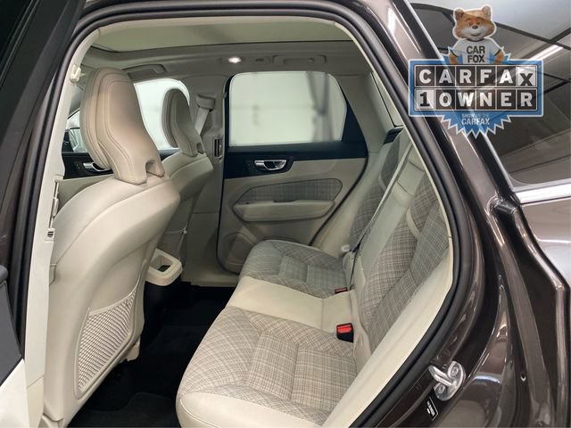 Used 2022 Volvo XC60 B5 Momentum image 11