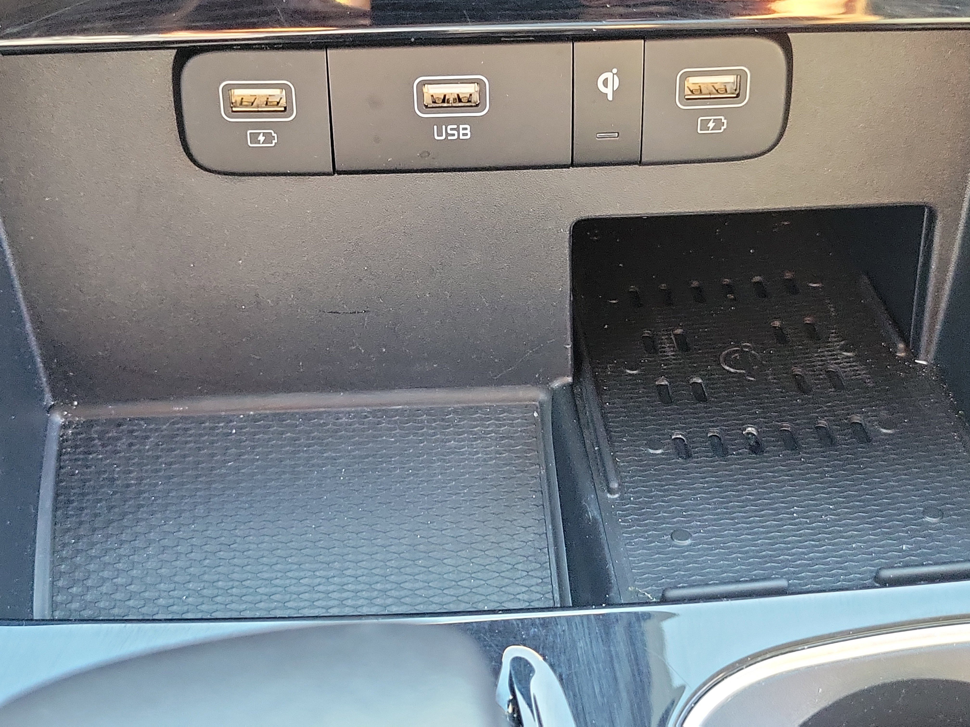 Used 2023 Kia Carnival SX Prestige image 23