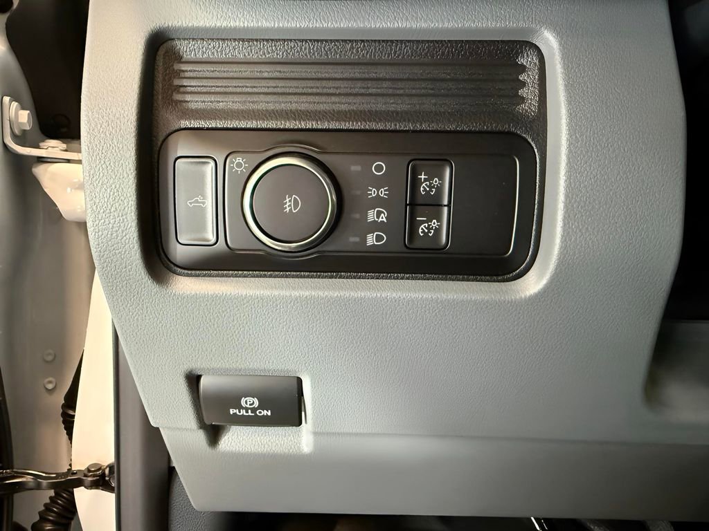New 2026 Ford F350 XL w/ XL Chrome Package AWD/4WD image 19