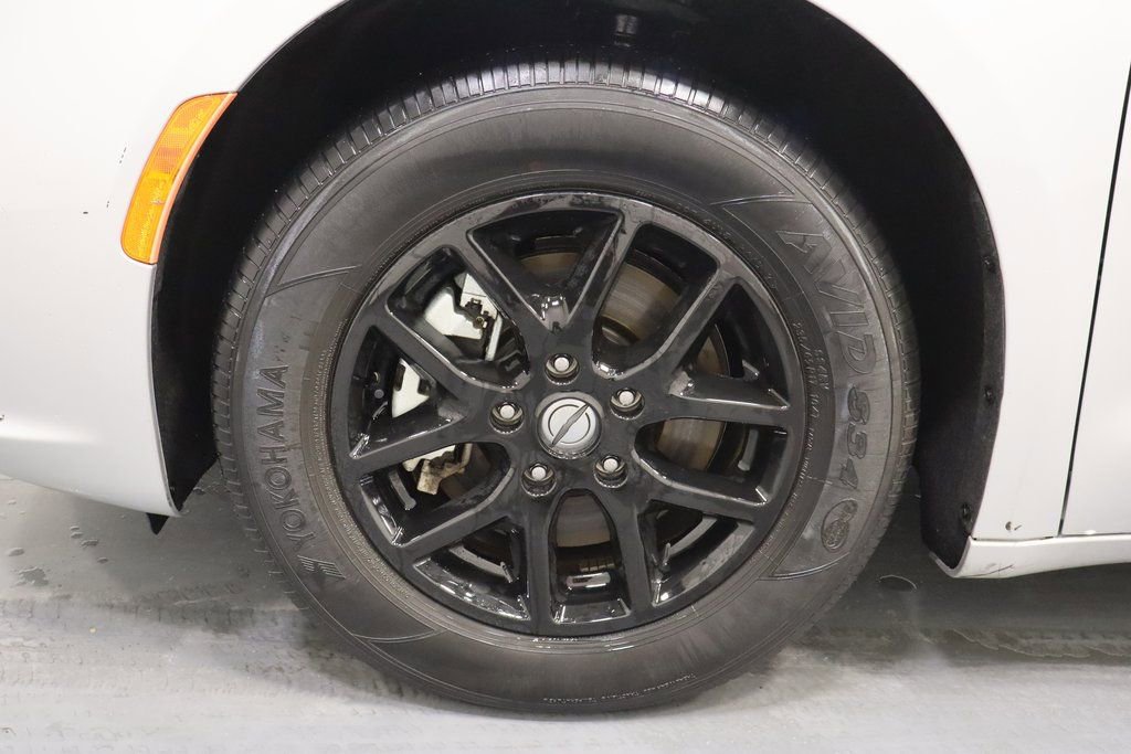 Certified 2024 Chrysler Pacifica Touring-L image 25