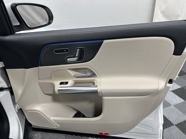 Used 2025 Mercedes-Benz GLA 250 4MATIC image 32