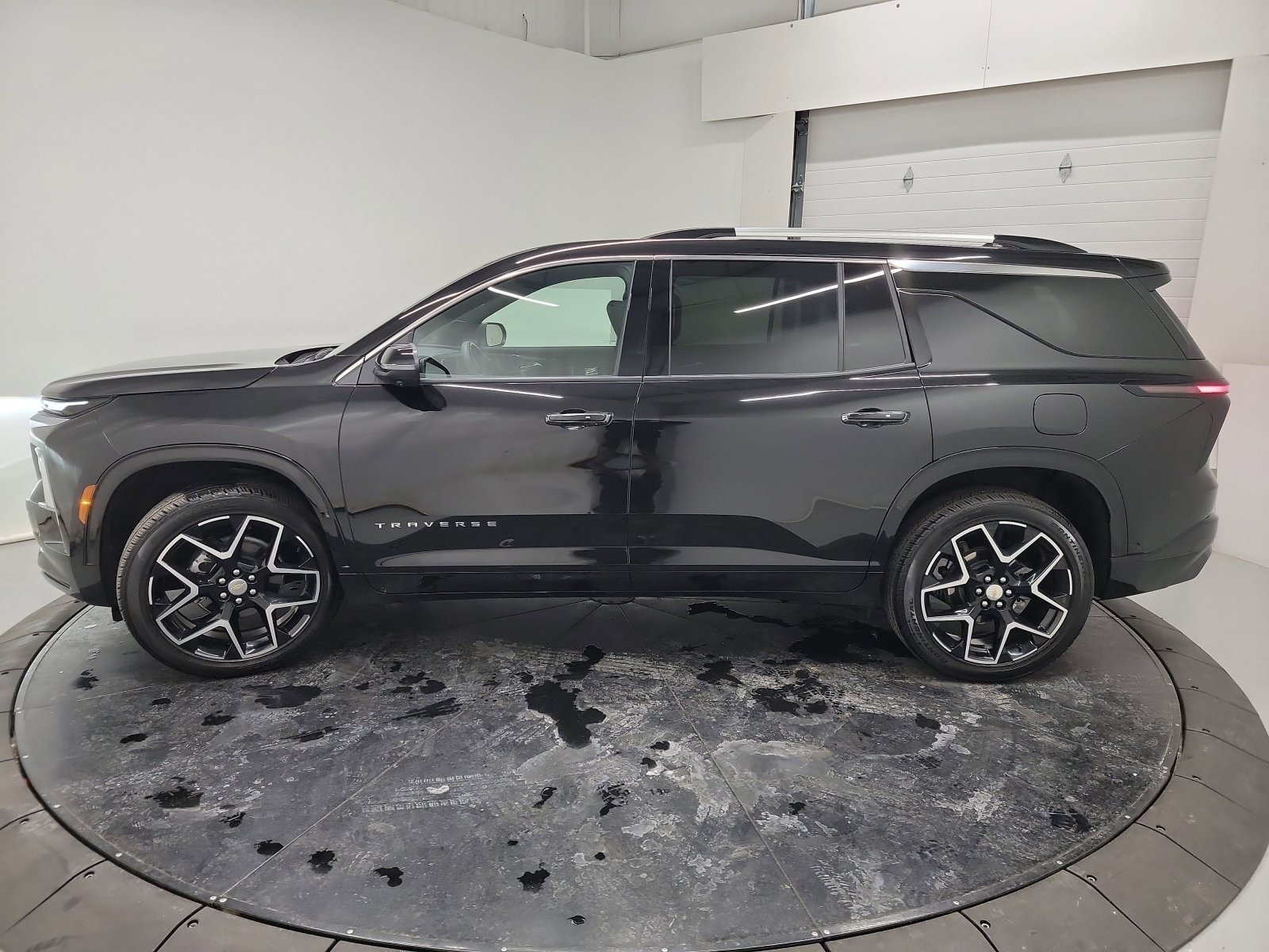 Used 2025 Chevrolet Traverse High Country image 4