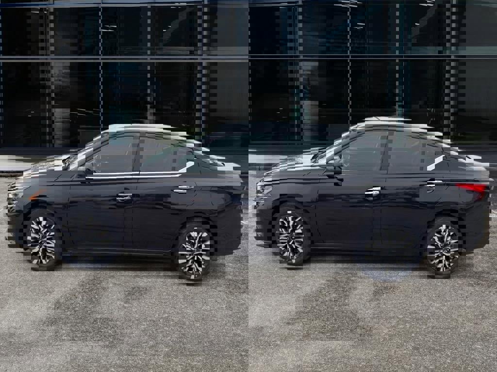 Used 2024 Nissan Altima 2.5 SV image 4