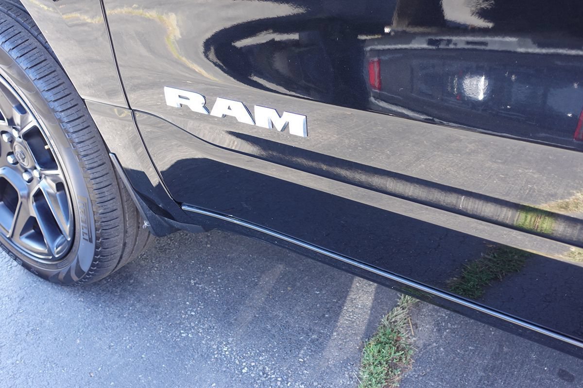 Used 2023 RAM 1500 Laramie AWD/4WD image 13