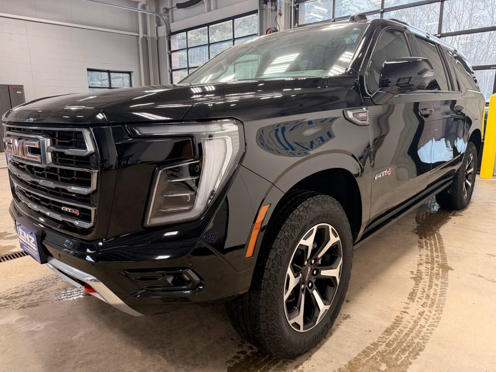 Used 2025 GMC Yukon XL AT4 w/ AT4 Premium Package AWD/4WD image 4