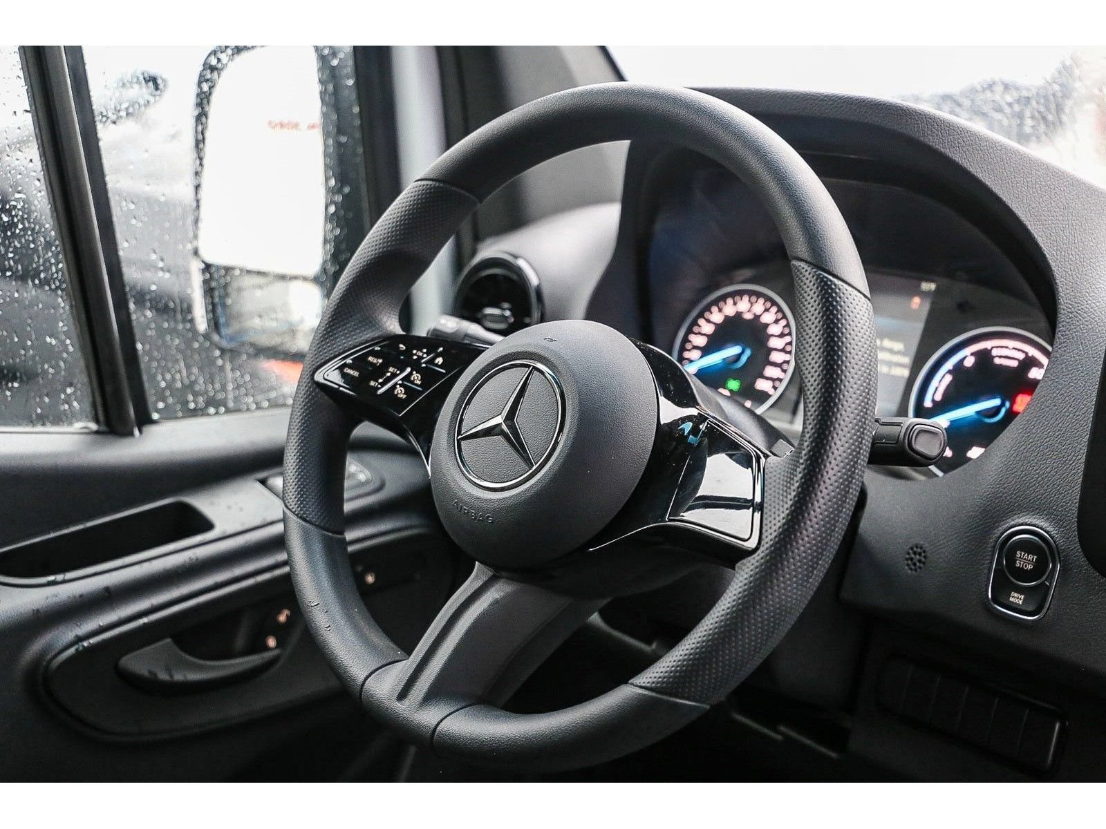 New 2024 Mercedes-Benz eSprinter 170 Cargo image 14