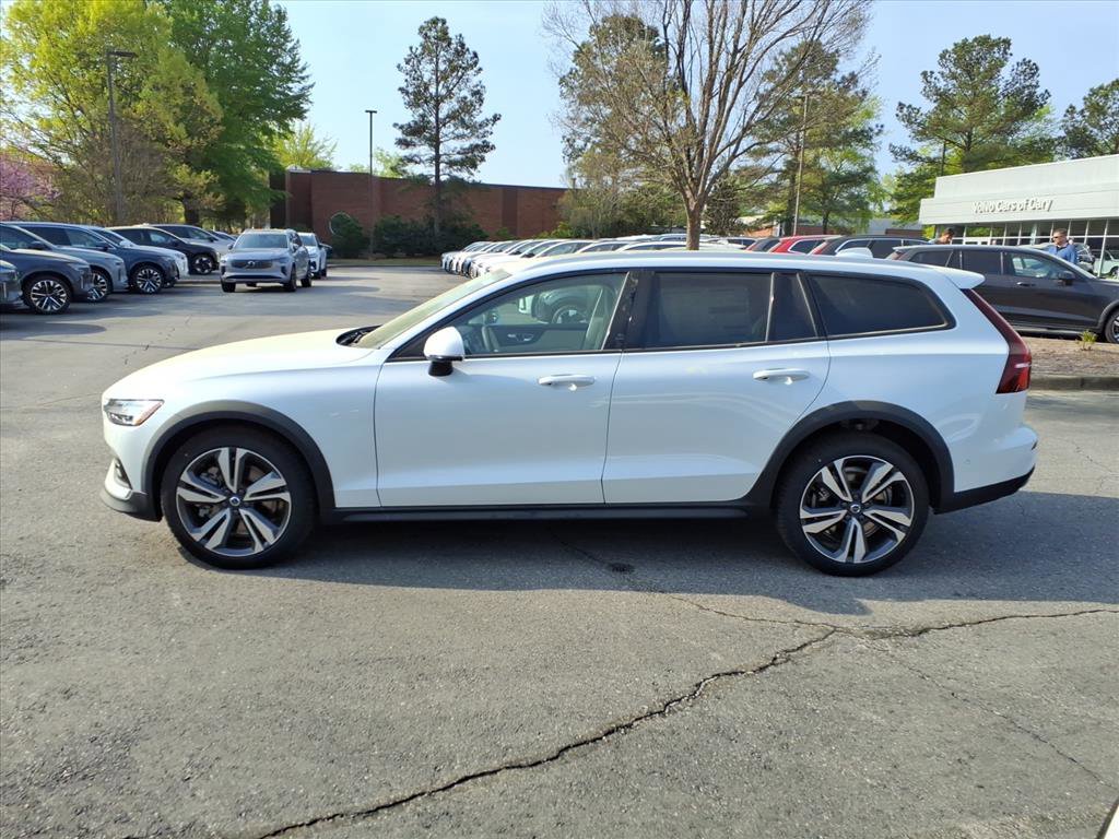 New 2026 Volvo V60 B5 Cross Country Plus w/ Protection Package Premier image 8